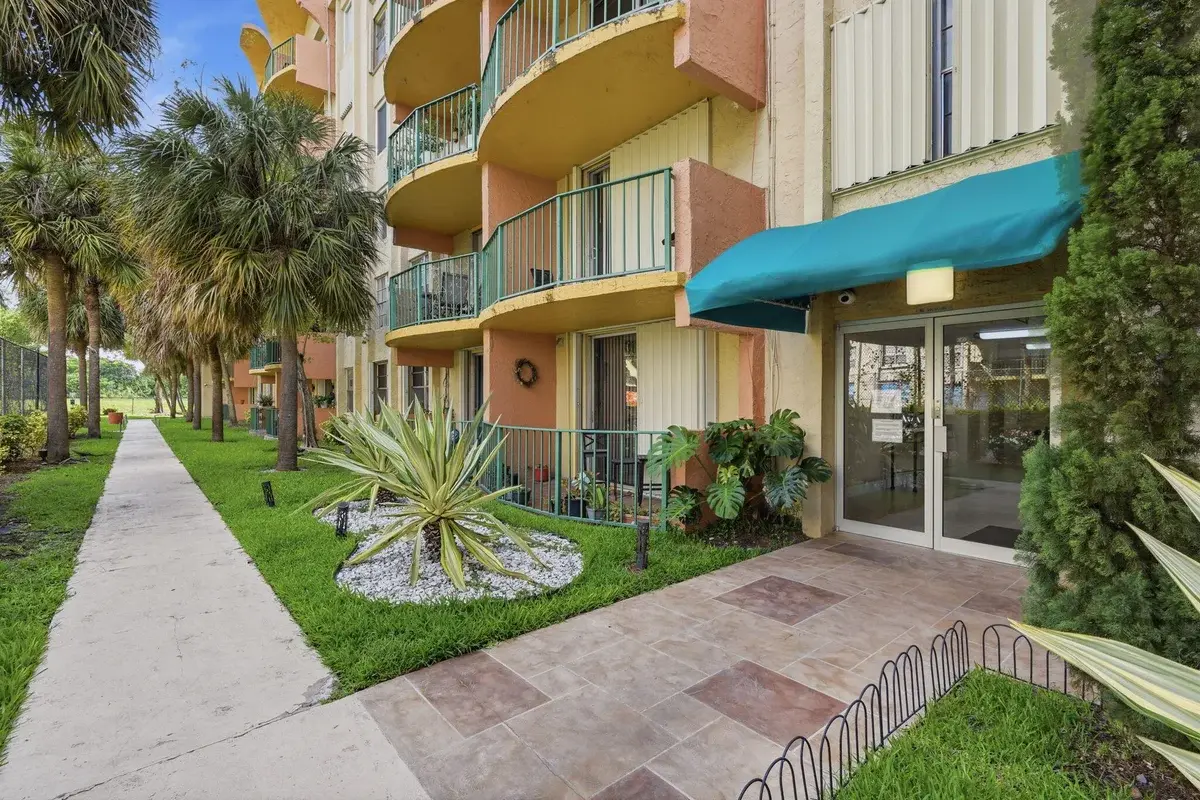 9360 Fontainebleau Blvd #310, Miami: photo 1 of 29