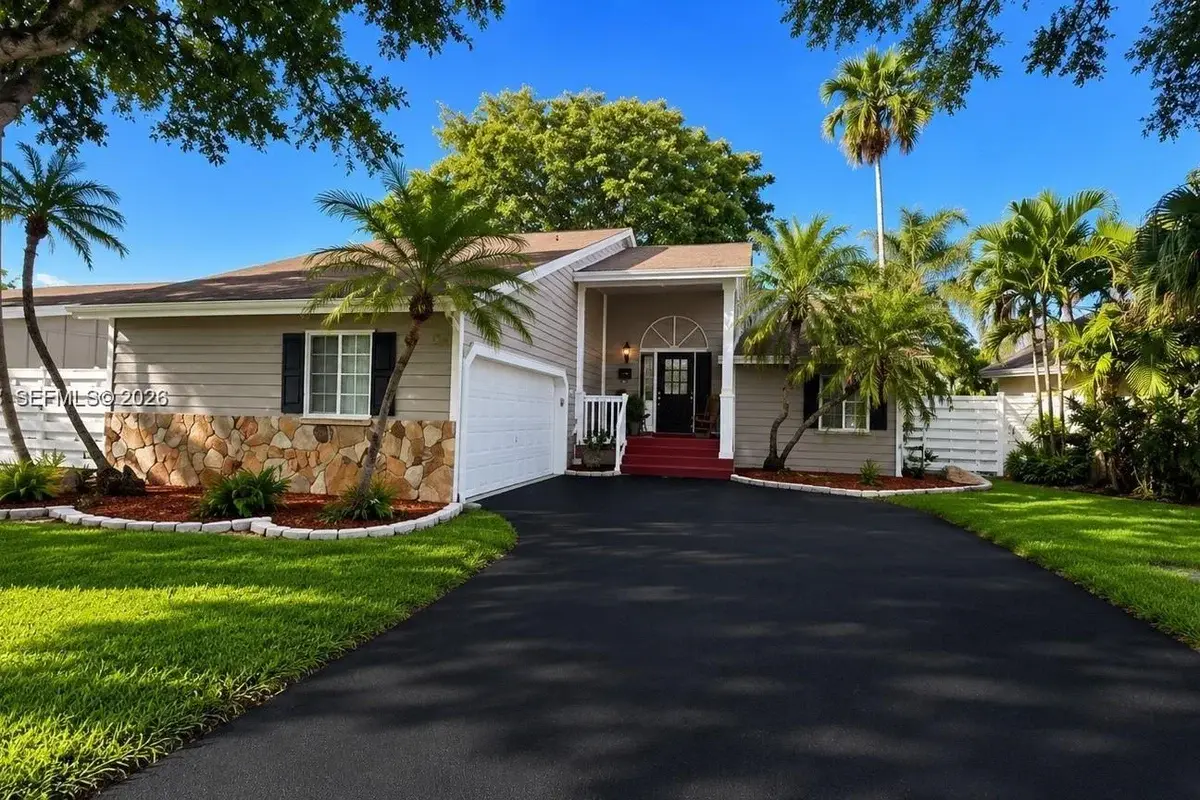 14510 SW 142nd Ct Cir S, Miami: photo 1 of 32