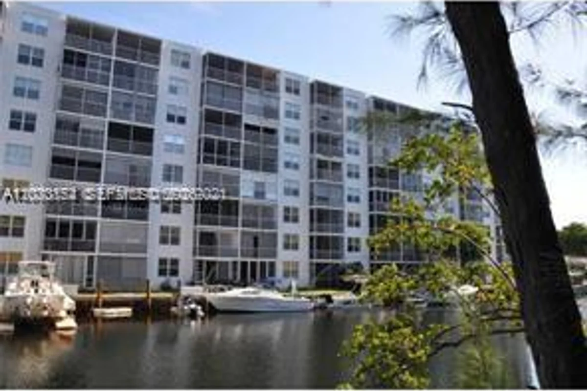 3660 NE 166th St #611, North Miami Beach: photo 1 of 18