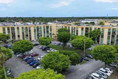 11780 SW 18th St #428-2, Miami: photo 1 of 22