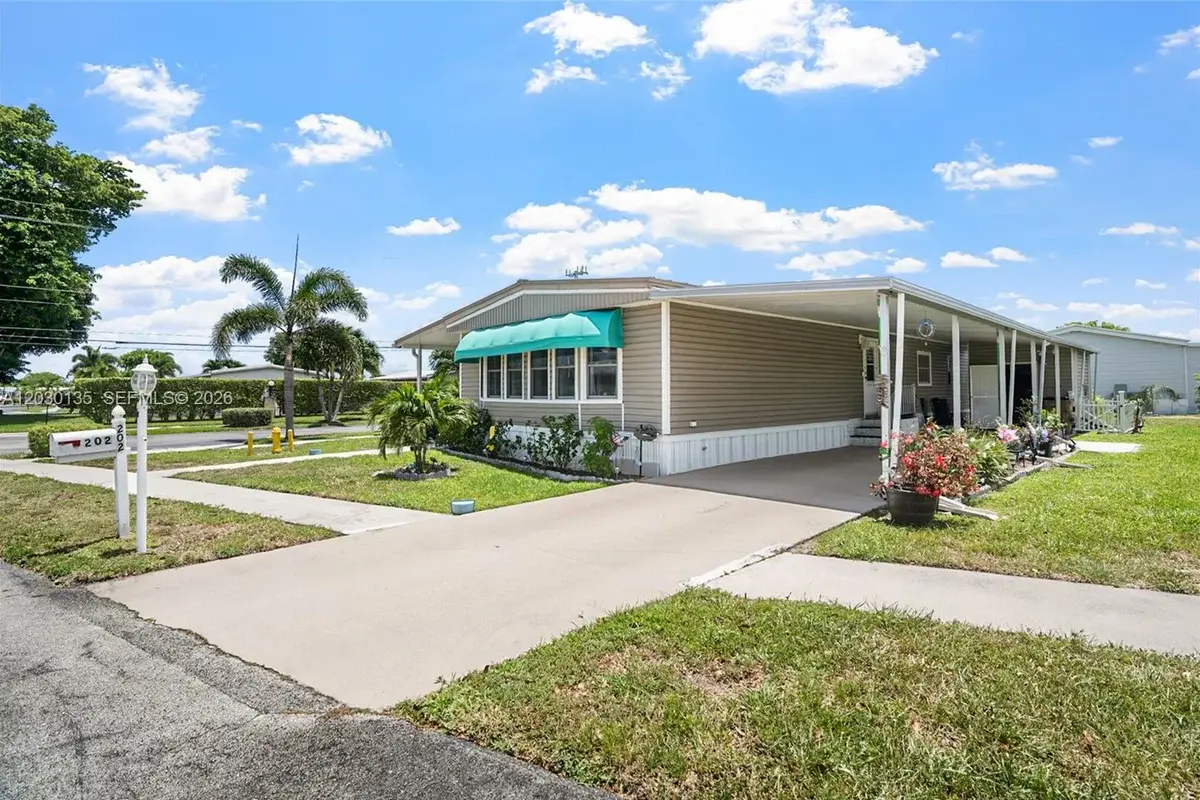 202 NW 52nd Ct, Deerfield Beach: photo 1 of 45
