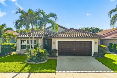 2010 NW 182nd Ter, Pembroke Pines: photo 1 of 5