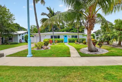 721 NE 8th Ave, Boynton Beach: photo 1 of 36