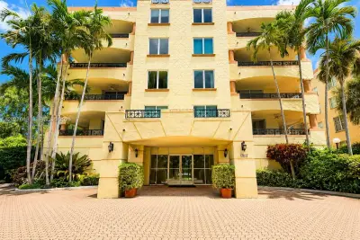 1834 Brickell Ave #43, Miami: photo 1 of 17