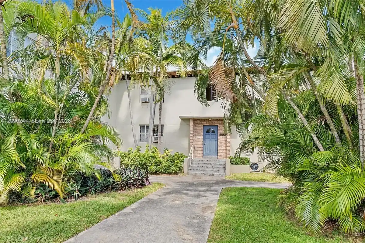 8320 Crespi Blvd #11, Miami Beach: photo 1 of 10