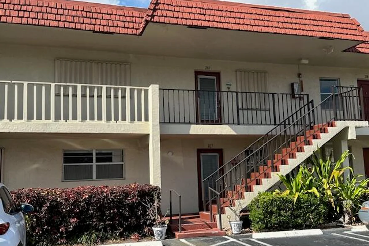 21 Abbey Ln #107, Delray Beach: photo 1 of 22