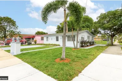 145 SW 13th Ave, Delray Beach: photo 1 of 15