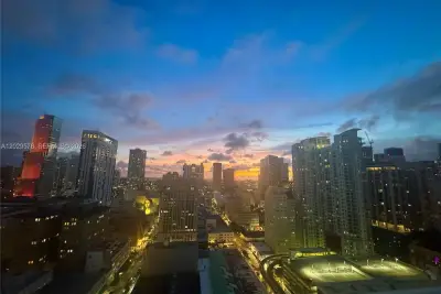 50 Biscayne Blvd #2707, Miami: photo 1 of 17