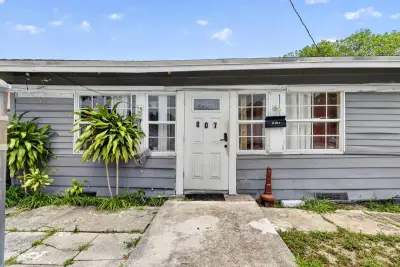 807 14th St, West Palm Beach: photo 1 of 34