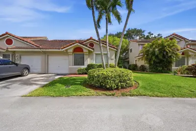 7618 S Pinewalk Dr S #132, Margate: photo 1 of 36