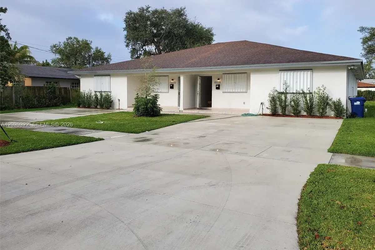 10372 NW 10th Ave, Miami: photo 1 of 24