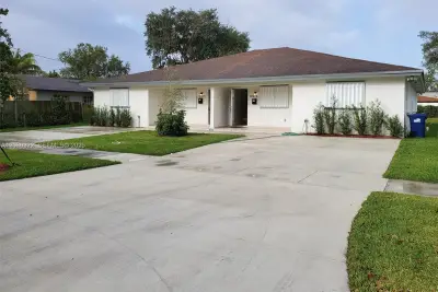 10372 NW 10th Ave, Miami: photo 1 of 24