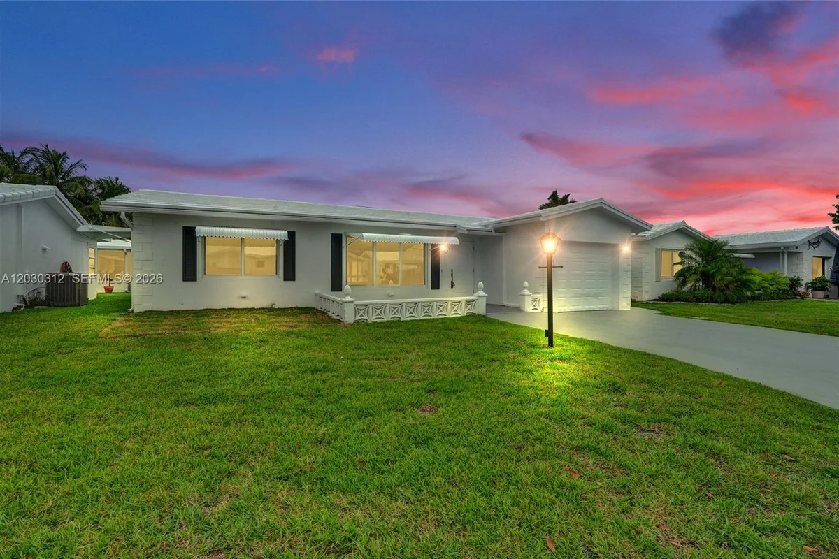 240 NW 25th Ct, Pompano Beach: photo 1 of 28