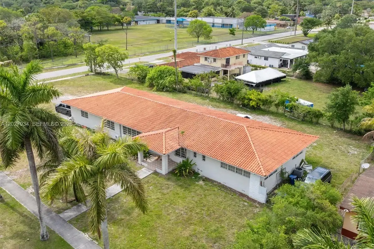 1895 NW 175th St, Miami Gardens: photo 1 of 92