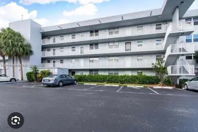107 Royal Park Dr #4F, Oakland Park: photo 1 of 1