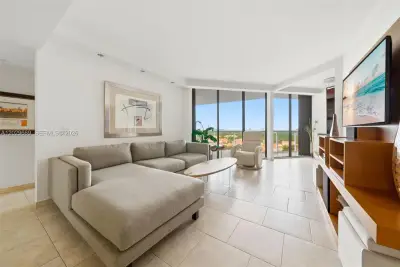 3610 Yacht Club Dr #1115, Aventura: photo 1 of 42