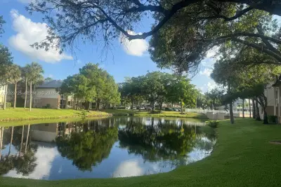 9811 Westview Dr #913, Coral Springs: photo 1 of 10