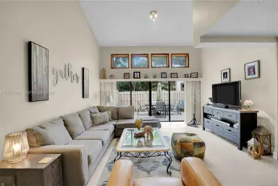 1400 NW 9th Ave #C-18, Boca Raton: photo 1 of 26