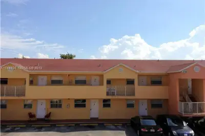 11378 W Flagler St #206, Miami: photo 1 of 2