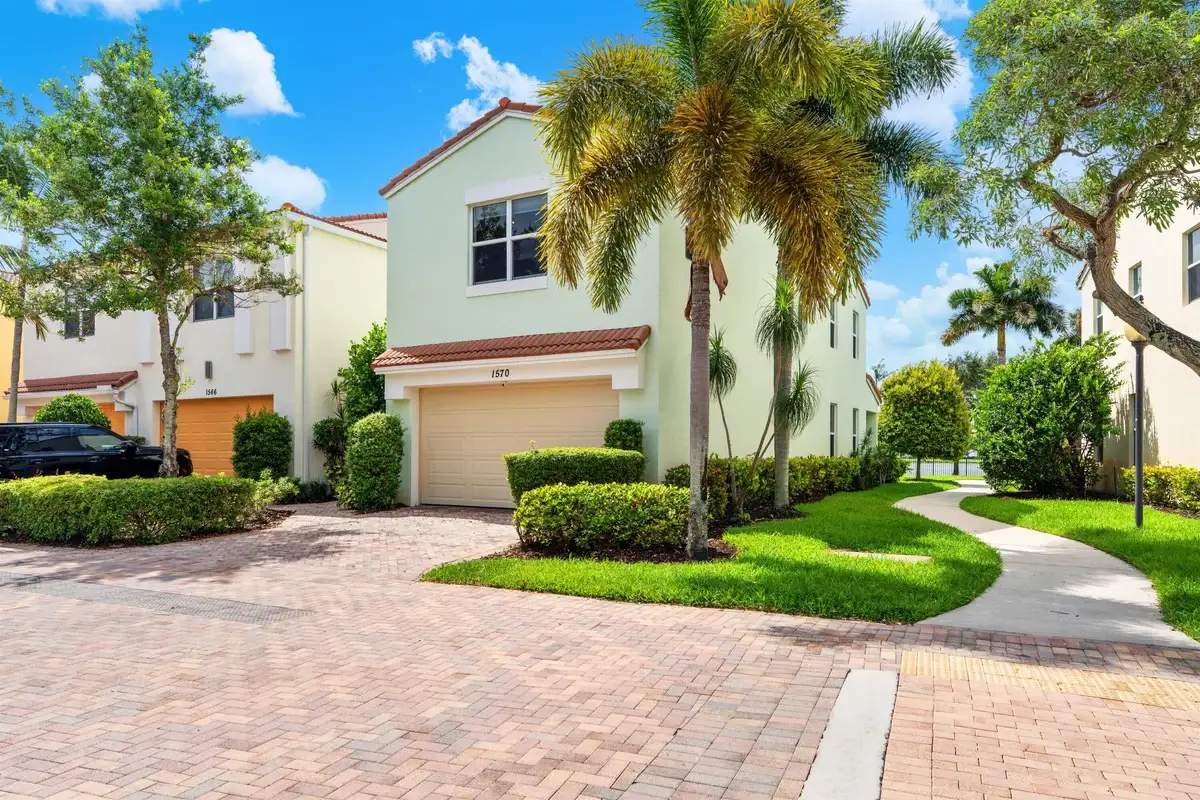 1570 NW 48th Pl, Boca Raton: photo 1 of 30