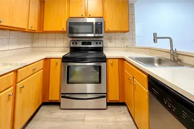 2445 SW 18th Ter #107, Fort Lauderdale: photo 1 of 20