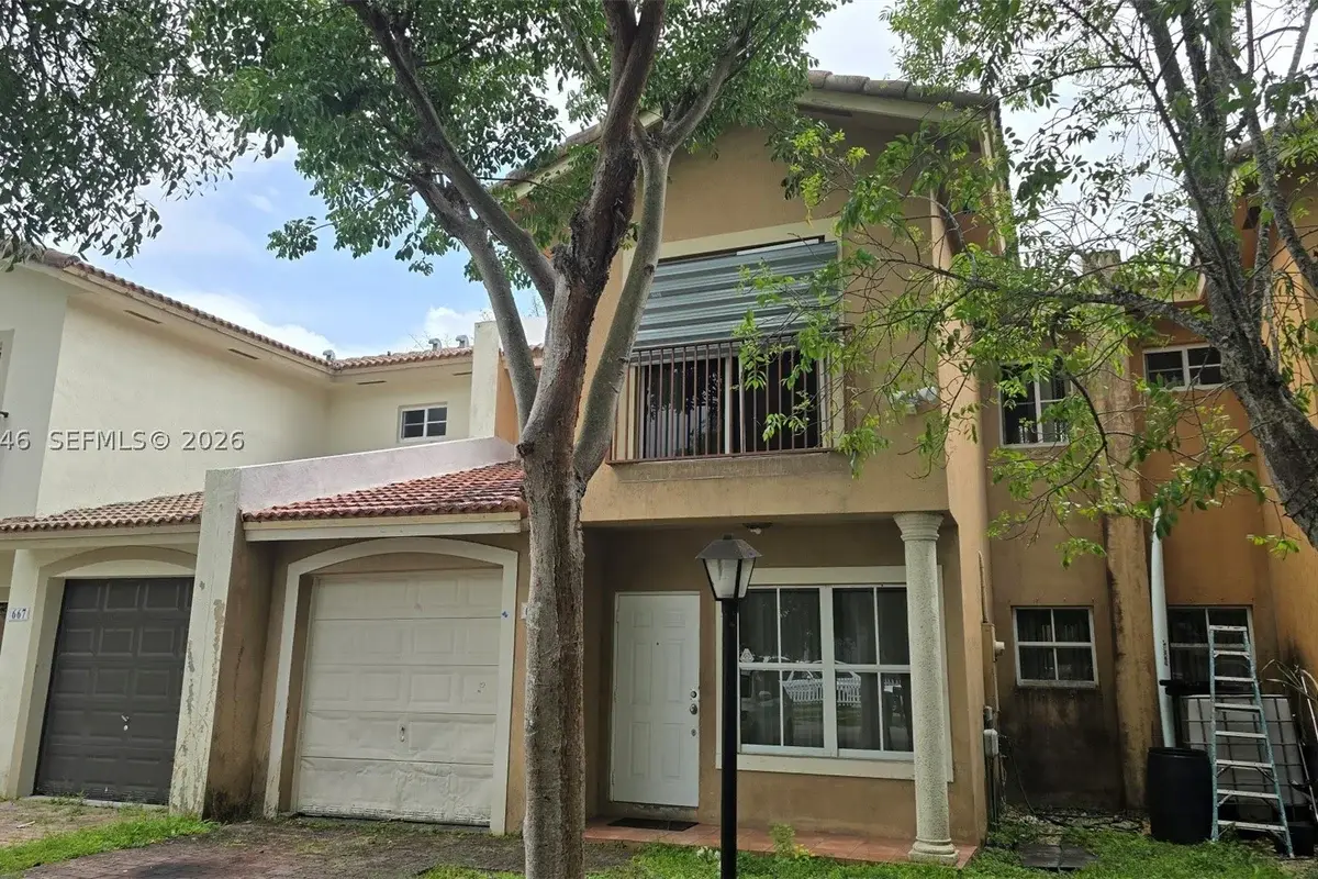671 SW 10th St, Florida City: photo 1 of 19