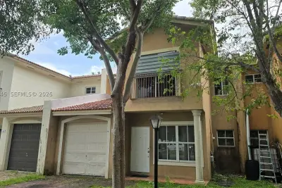671 SW 10th St, Florida City: photo 1 of 19
