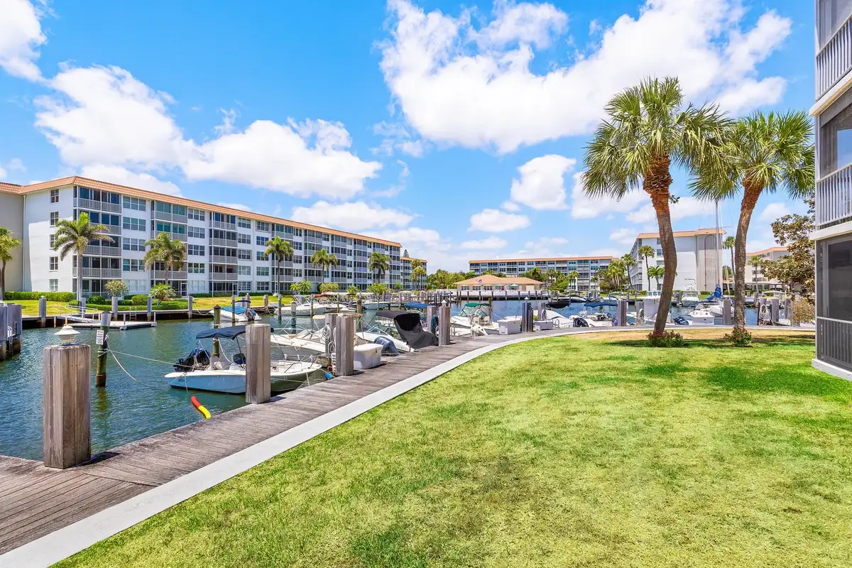 911 Gardenia Dr #154, Delray Beach: photo 1 of 36
