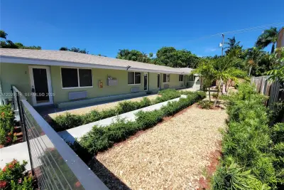 1324 NE 16th Ave #2, Fort Lauderdale: photo 1 of 18