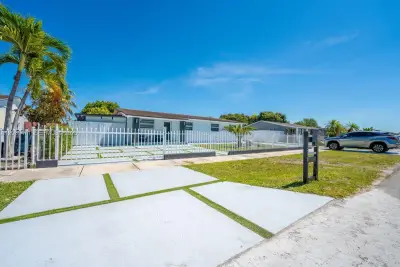 11851 SW 181st St, Miami: photo 1 of 26