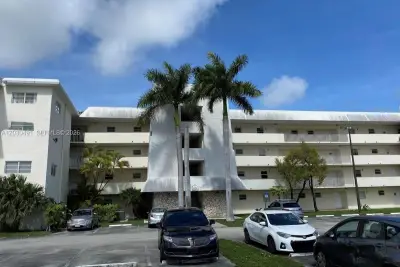 7410 SW 82nd St #K401, Miami: photo 1 of 5