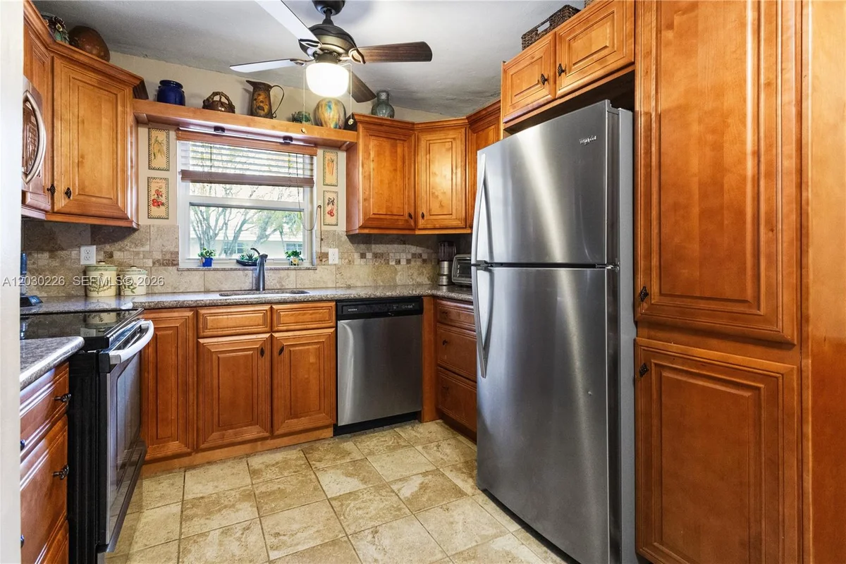 1425 Arthur St #205A, Hollywood: photo 1 of 24