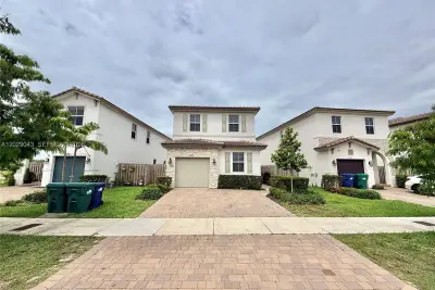 2462 NW 131st Cir, Miami: photo 1 of 41