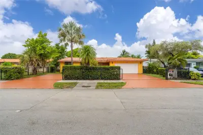 1320 SW 84th Ave, Miami: photo 1 of 44