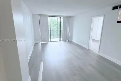 3301 N Country Club Dr #407, Aventura: photo 1 of 9