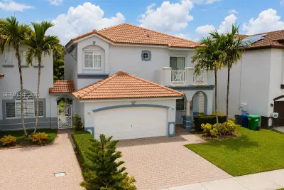 2564 SW 147th Path, Miami: photo 1 of 31
