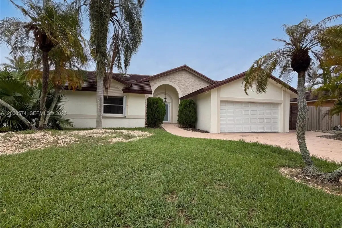 16571 SW 145th Ave, Miami: photo 1 of 25
