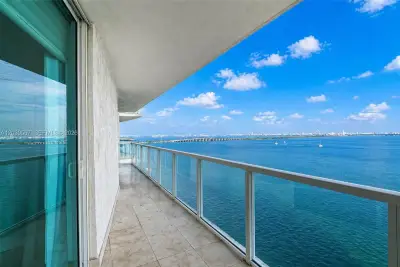 665 NE 25th St #1202, Miami: photo 1 of 10