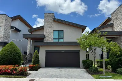 10240 NW 76th Ter, Doral: photo 1 of 5