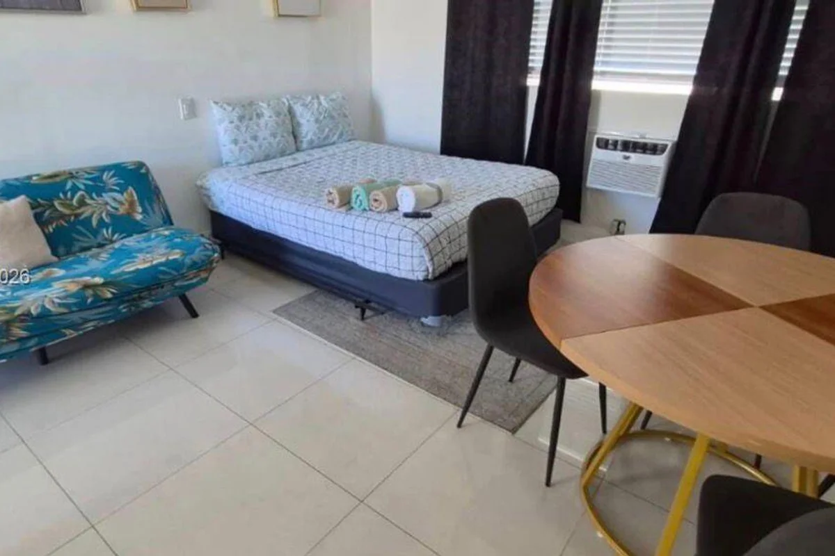 119 SE 9th St #12, Hallandale Beach: photo 1 of 10