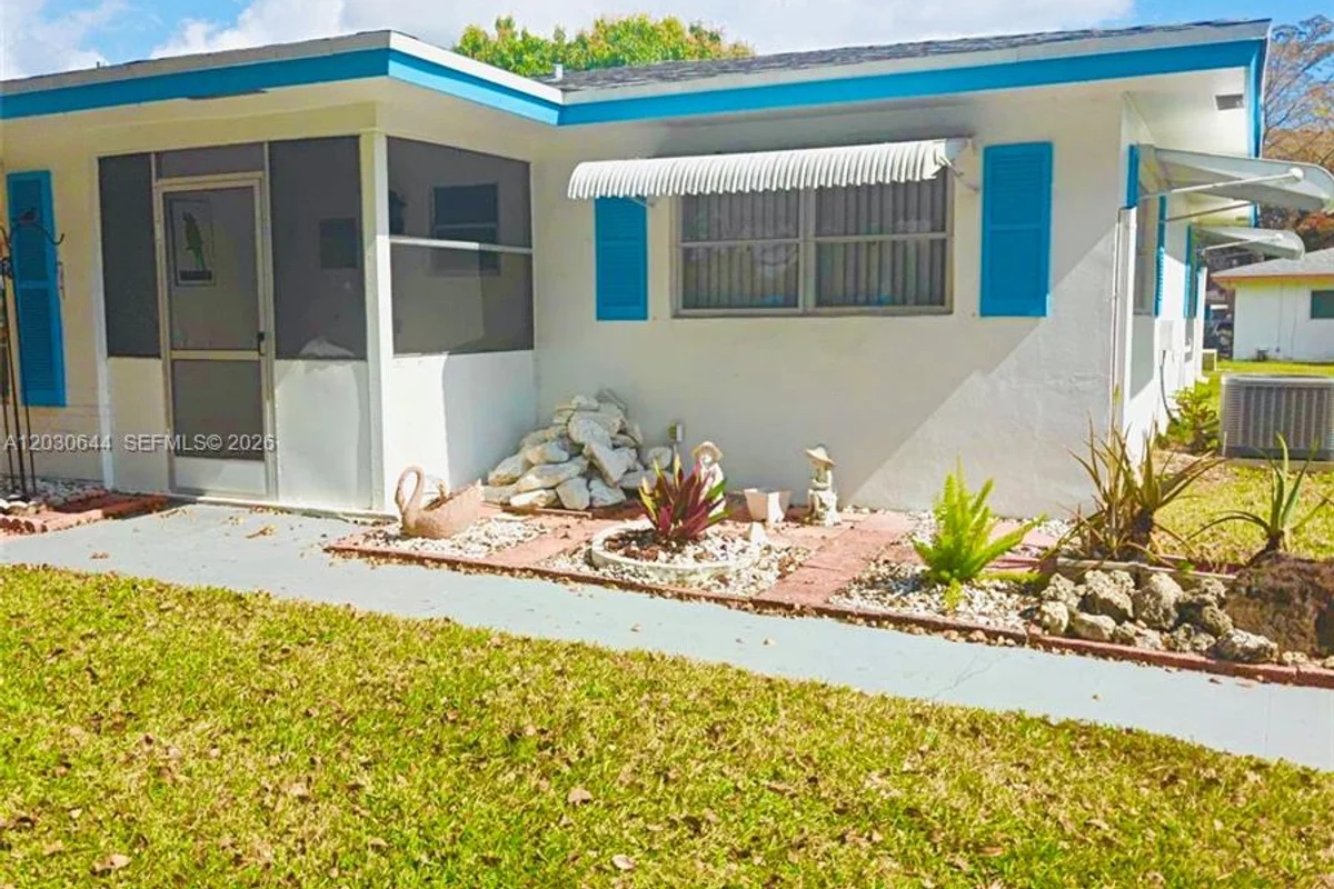 1140 NW 85th Ave, Plantation: photo 1 of 15