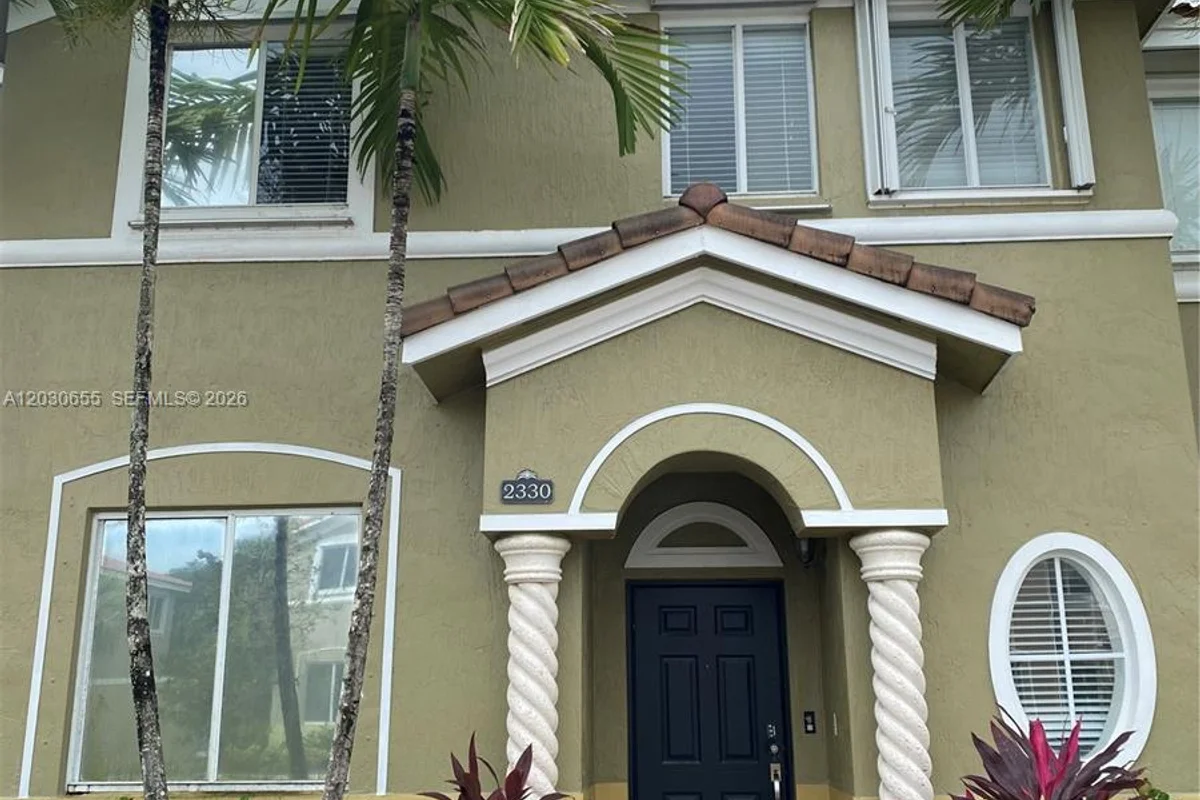 2330 SE 10th St, Homestead: photo 1 of 26