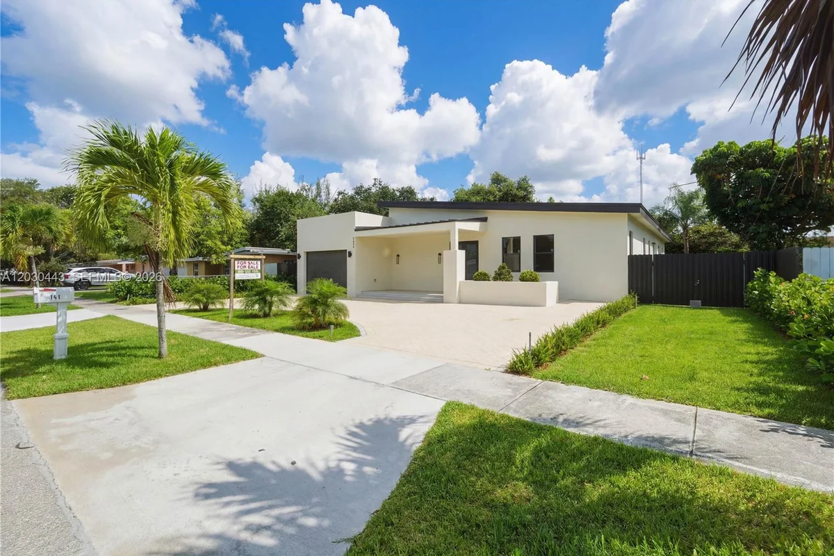 131 Miami Gardens Rd, West Park: photo 1 of 38