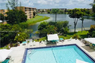 8775 Park Blvd #309, Miami: photo 1 of 19