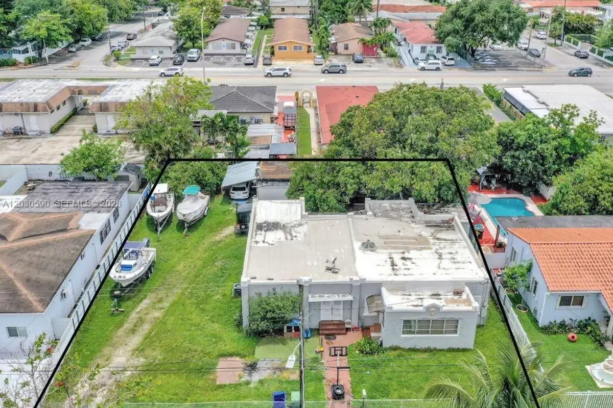 3078 NW Flagler Ter, Miami: photo 1 of 9