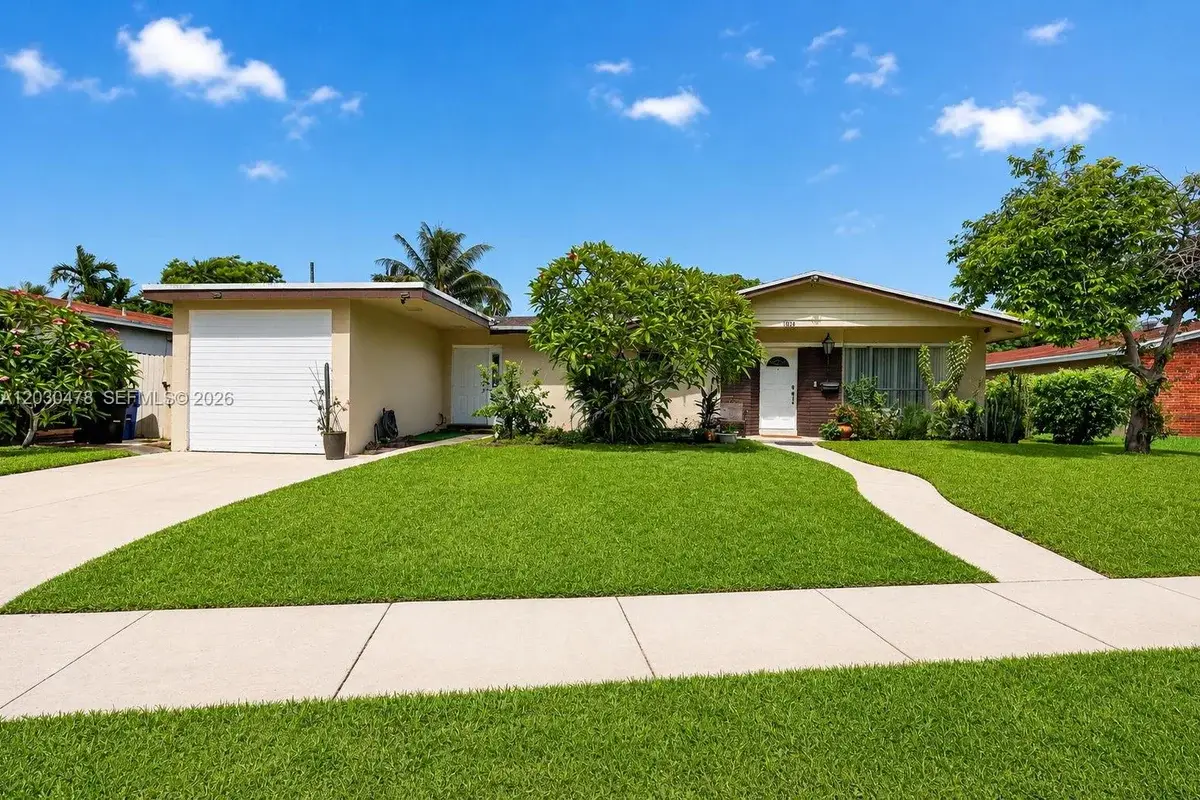 18240 NE 8th Ave, North Miami Beach: photo 1 of 12