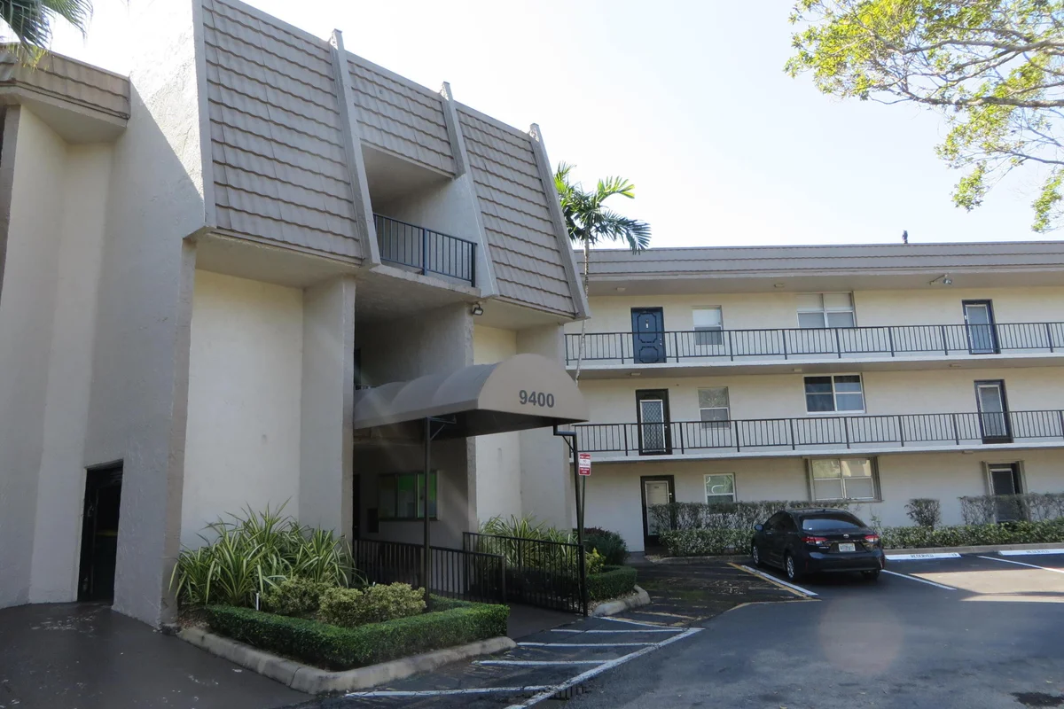 9400 Lime Bay Blvd #106, Tamarac: photo 1 of 29