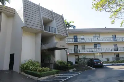 9400 Lime Bay Blvd #106, Tamarac: photo 1 of 29