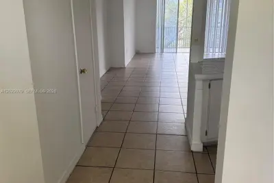 1710 NE 191st St #411-3, Miami: photo 1 of 16