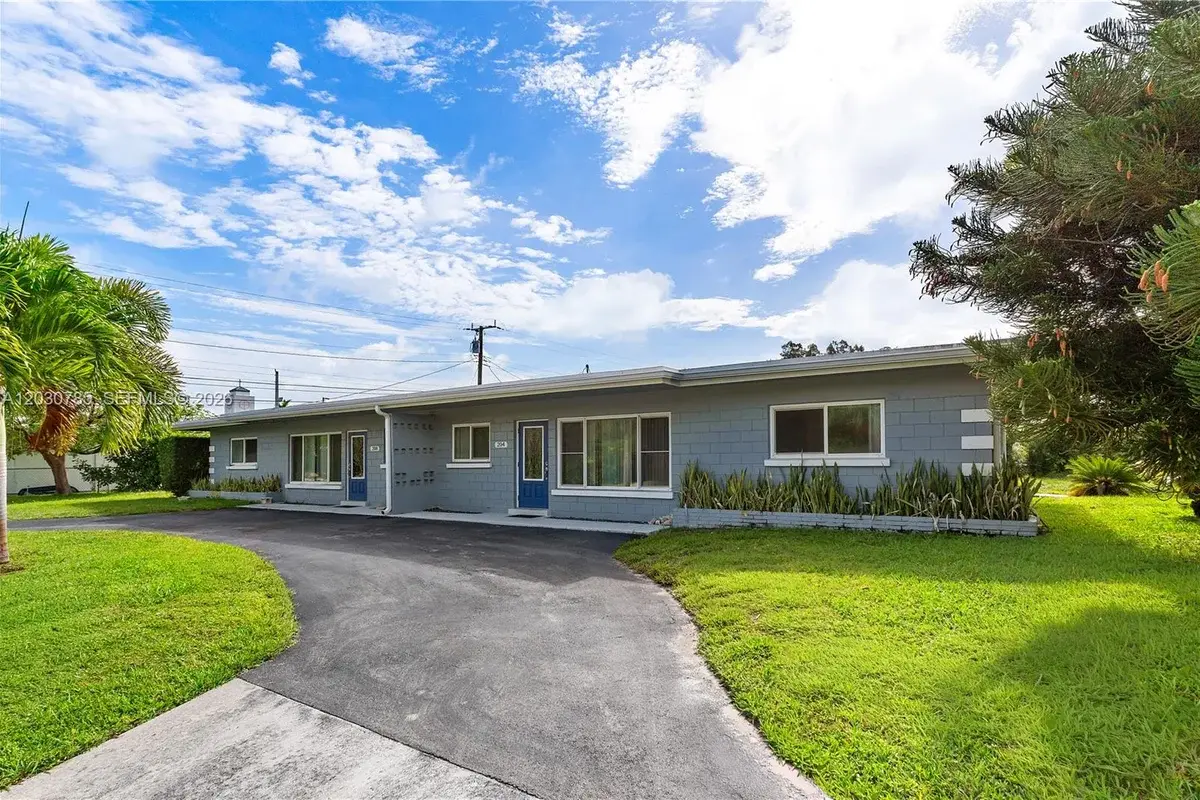 204 NW 1st St, Boynton Beach: photo 1 of 17